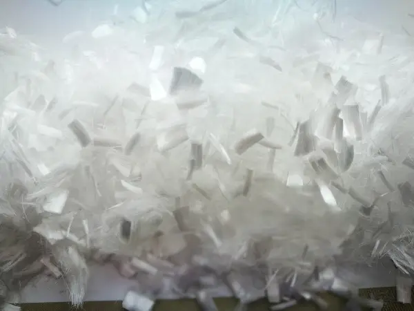 Fibră de polipropilenă Eurofiber, REF520, Multifils, 18mm, 900g/sac, 16 saci/cutie, 18 cutii/palet, Z370020